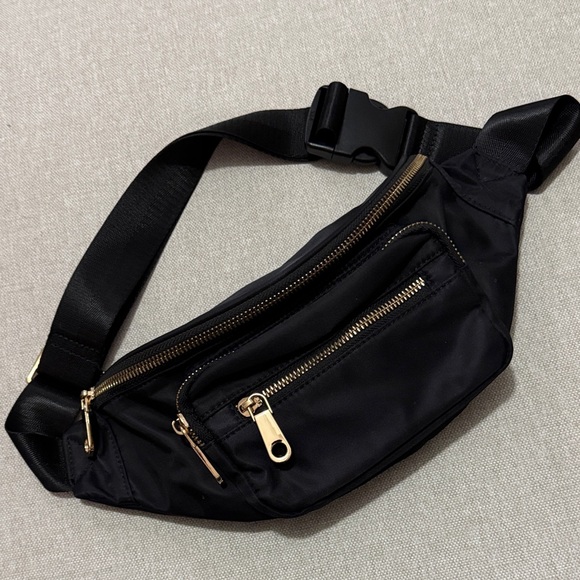Handbags - Like New Belt Bag-Unbranded-Black-4 Zipper Compartments-Gold Toned Zippers-Nylon